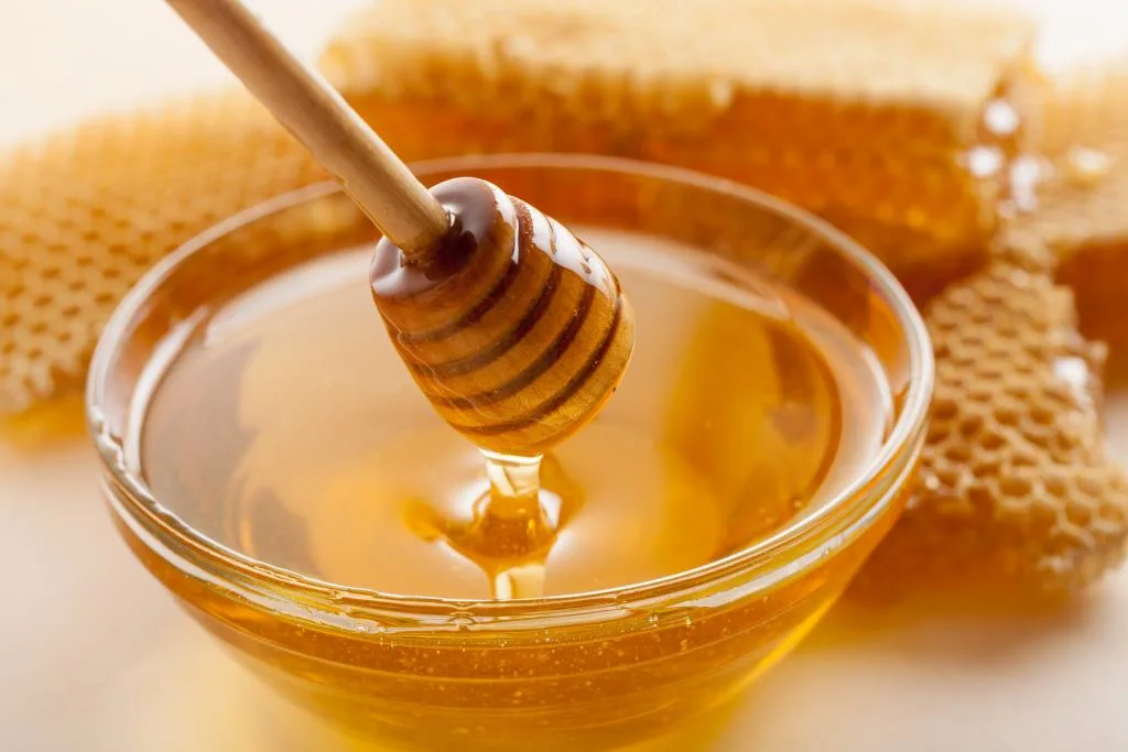 العسل في العناية بالبشرة وكيف تختارين منتجات التفتيح