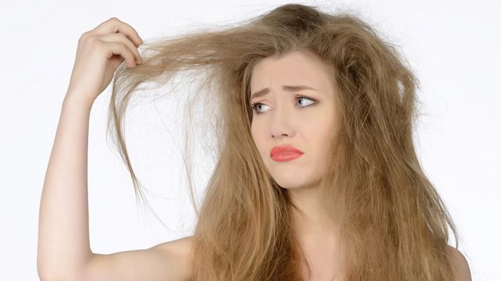 3 وصفات طبيعية لتنعيم الشعر الجاف في وقت قياسي