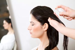 وصفة زيت الروزماري لتكثيف الشعر الخفيف