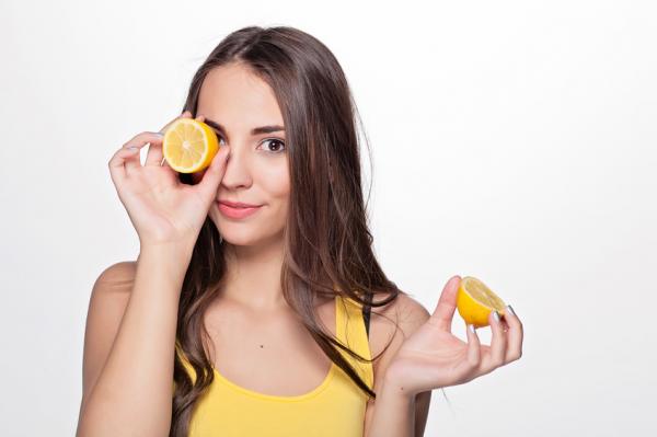 وصفة الليمون والعسل لتفتيح إسمرار المناطق الحساسة