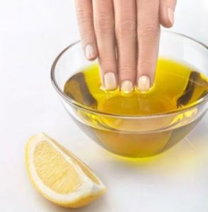 وصفة زيت الزيتون والليمون لتقوية وتطويل الأظافر