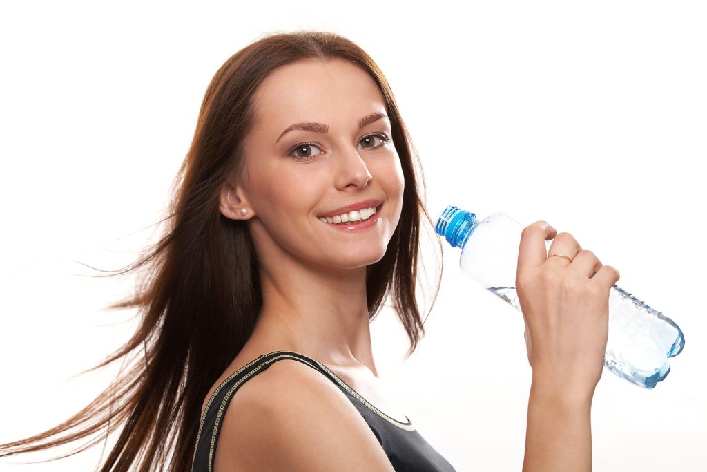 8 فوائد لشرب الماء على بشرتك.. تعرفي عليها