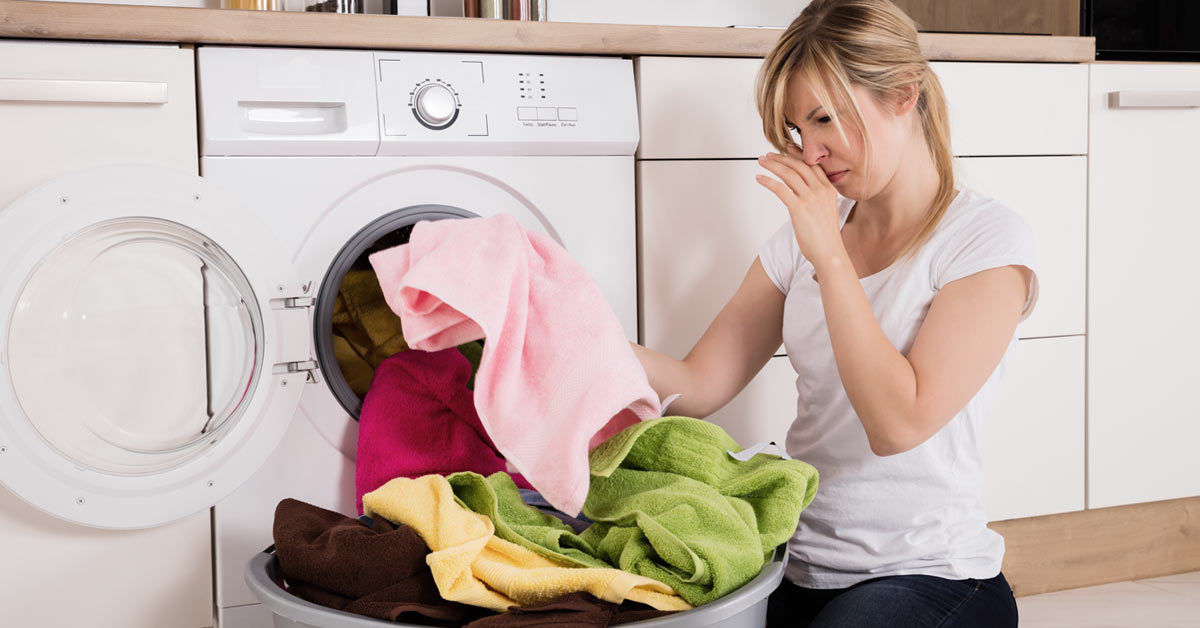 6 نصائح للتخلص من رائحة الملابس الكريهة بعد الغسيل.. تعرفي عليها
