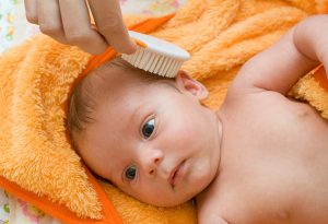 هل حلاقة شعر الرضيع تزيد من كثافته في الكبر؟